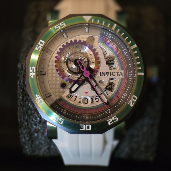 Invicta Excursion 27134 AutomaticInvicta Rainbow-Tone Dial Sports Watch in White
